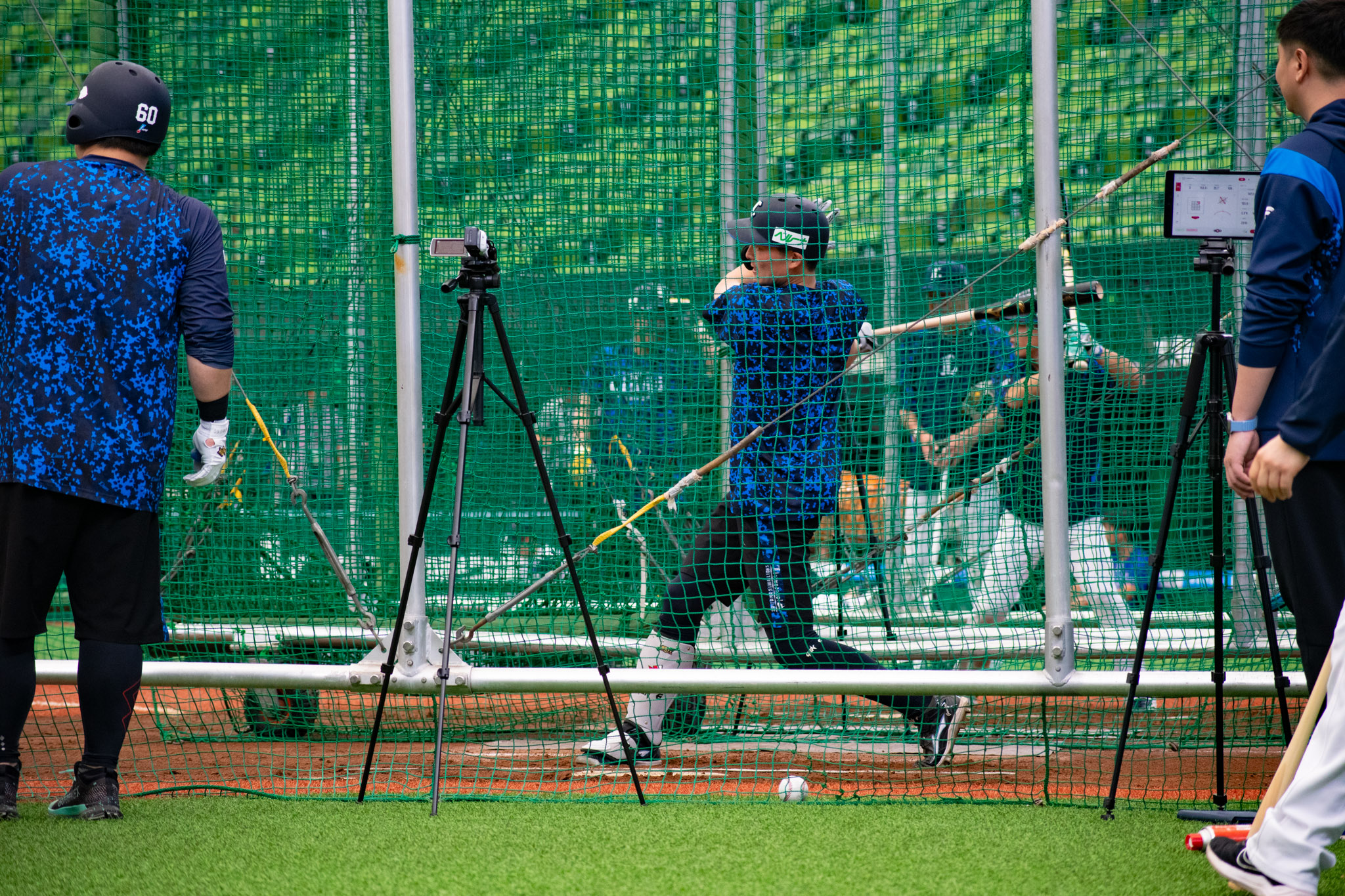 打撃練習中はボールの行方が分からなくなるため、周りがネットで囲われている